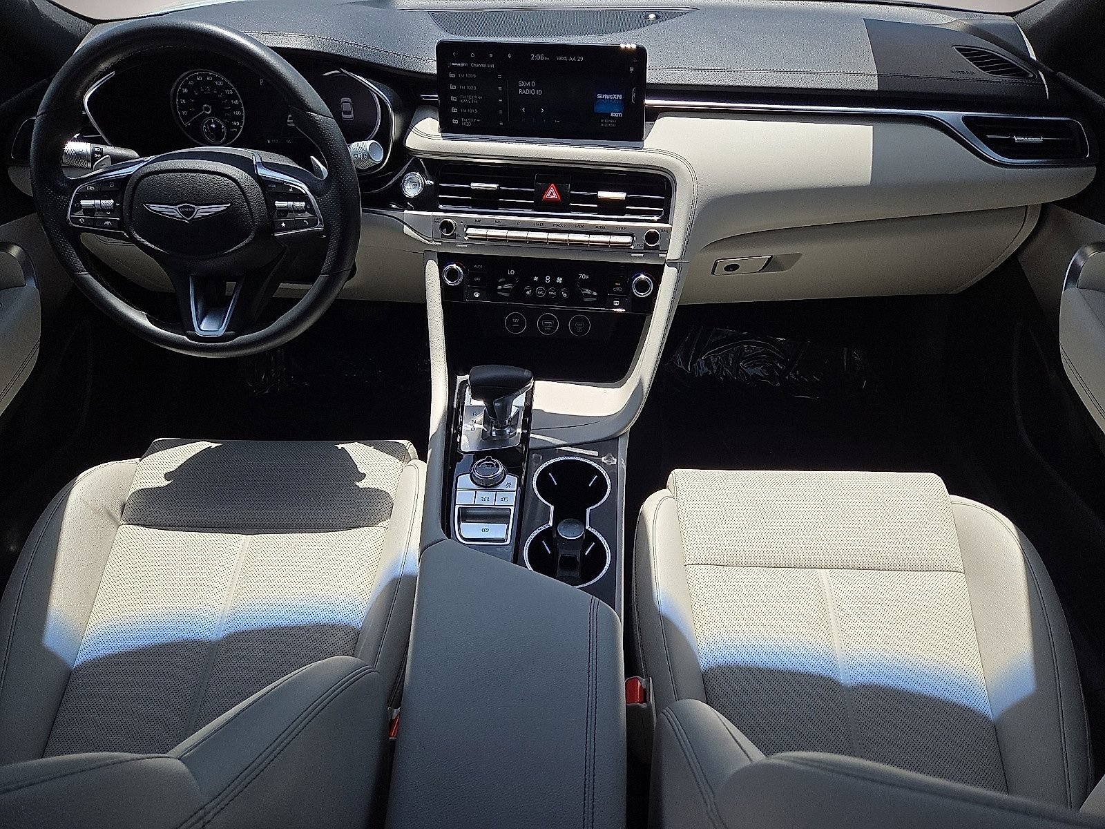 Used 2025 Genesis G70 2.5T RWD image 16