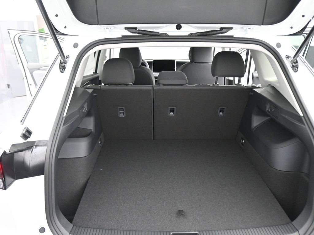 New 2026 Volkswagen Tiguan S image 38