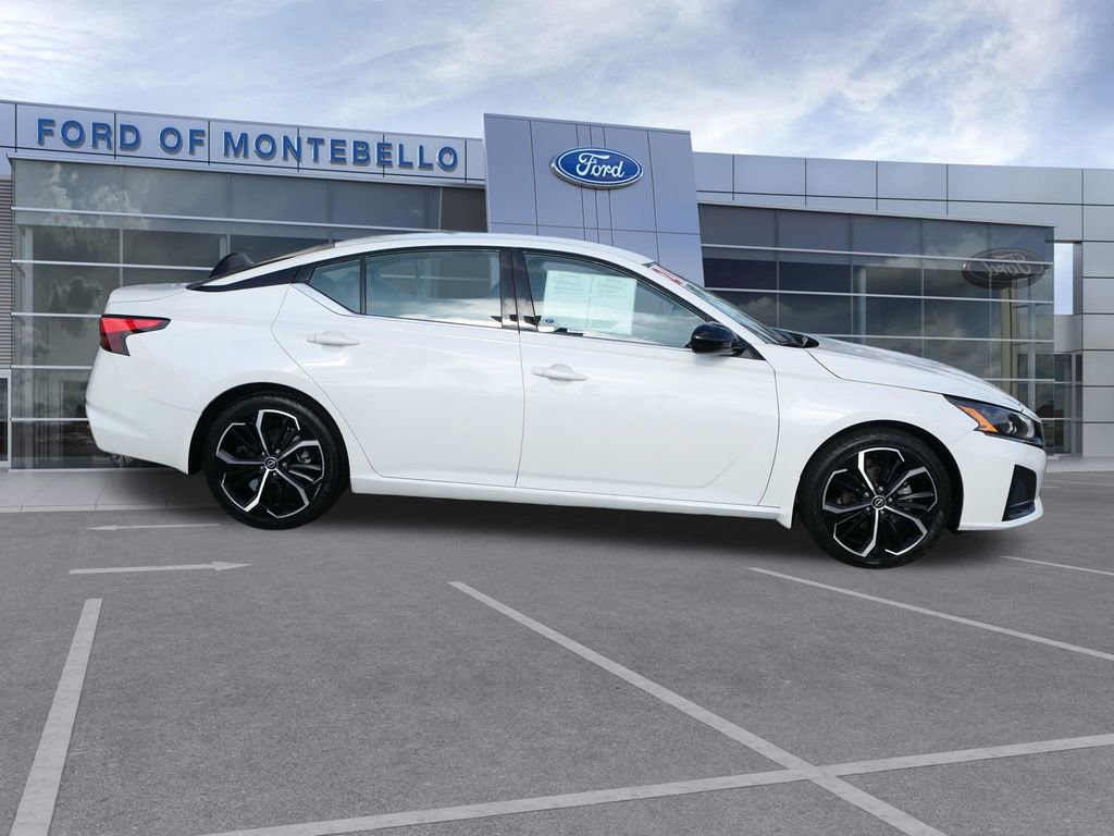 Used 2024 Nissan Altima 2.5 SR FWD image 2