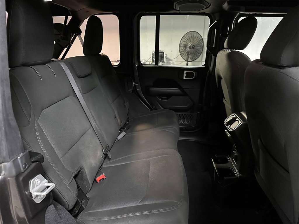 Used 2018 Jeep Wrangler Unlimited Sahara image 14