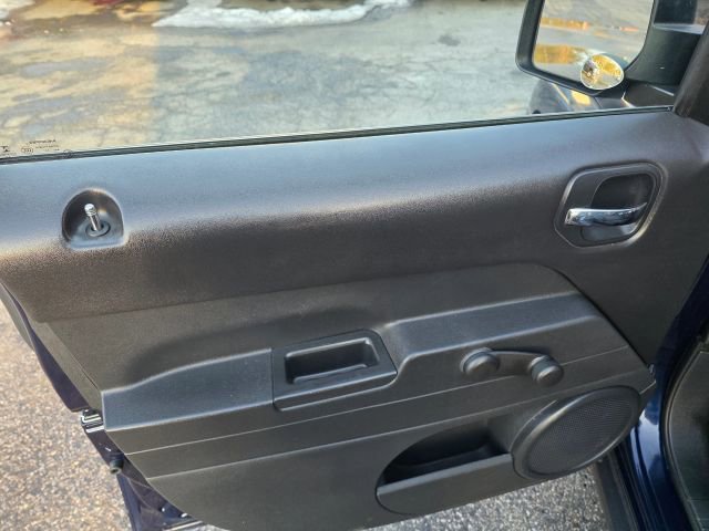 Used 2014 Jeep Patriot Sport AWD/4WD image 11