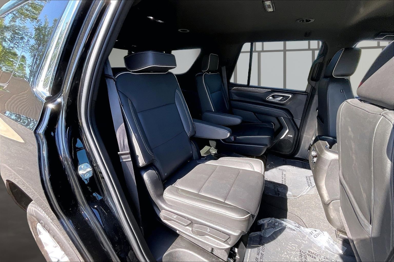 Used 2024 Chevrolet Tahoe Premier AWD/4WD image 25