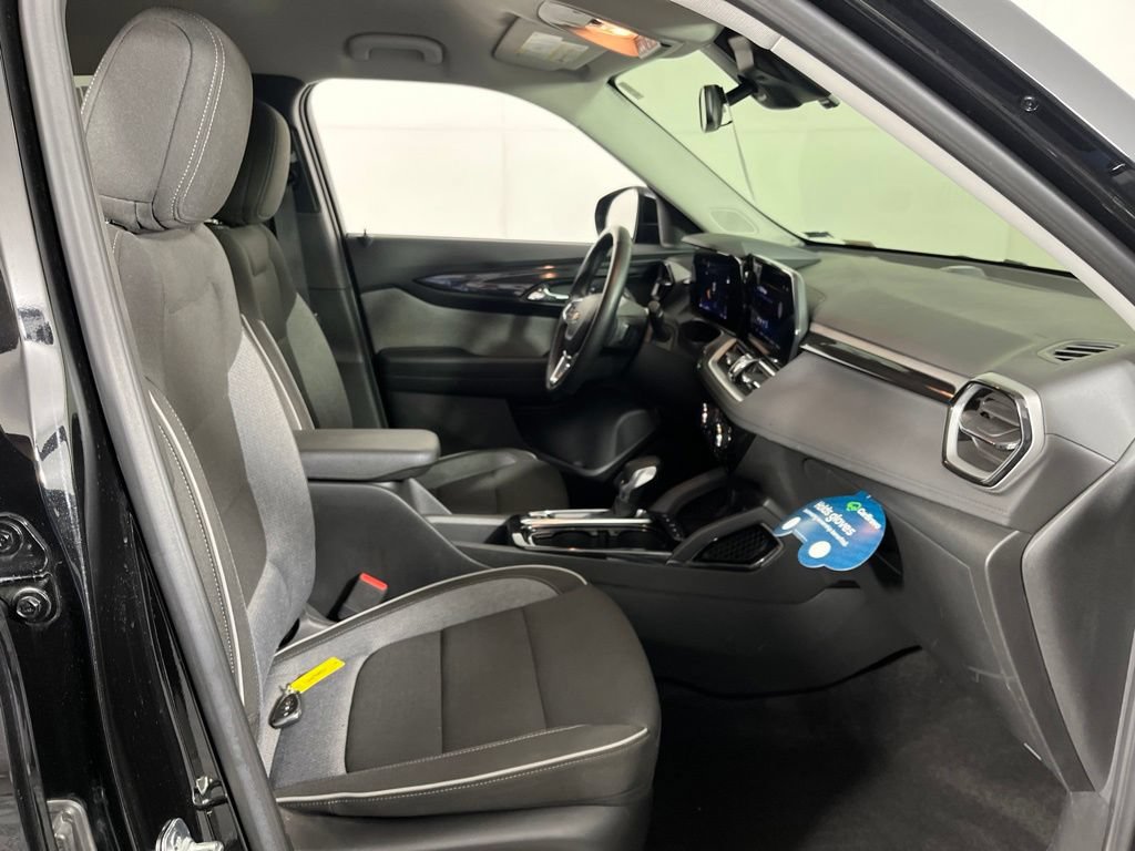 Certified 2024 Chevrolet TrailBlazer LT w/ LT Cold Weather Package AWD/4WD image 4