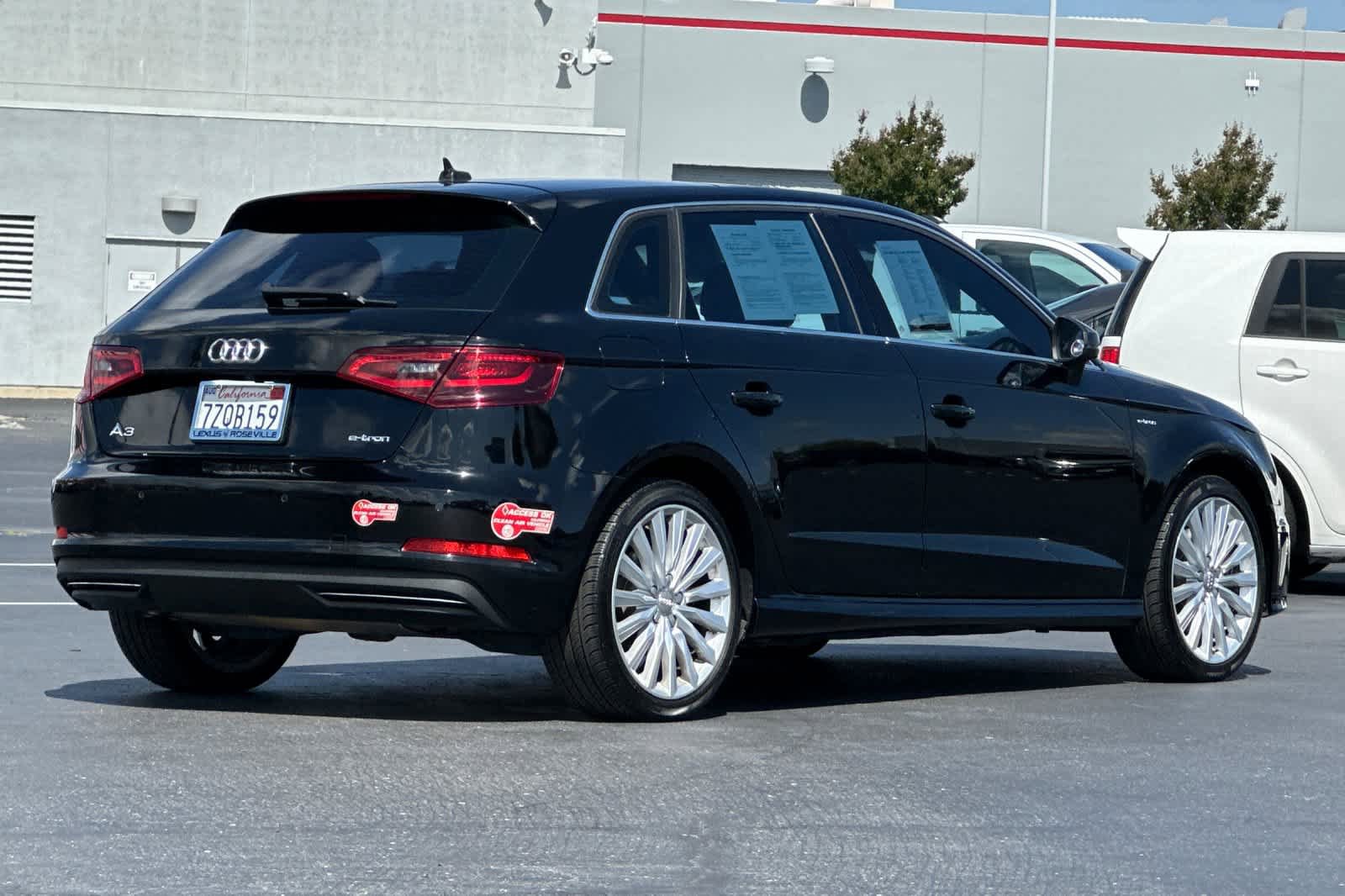 Used 2016 Audi A3 e-tron Premium Plus w/ Premium Plus Package FWD image 2
