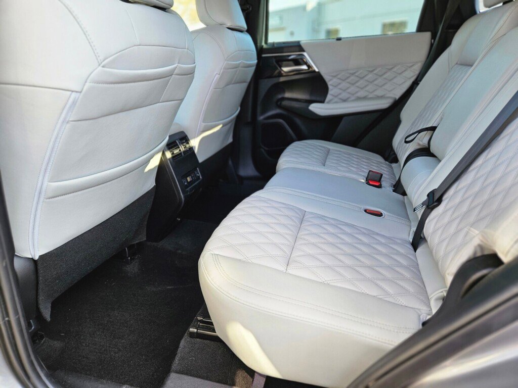 Used 2023 Mitsubishi Outlander SEL image 13