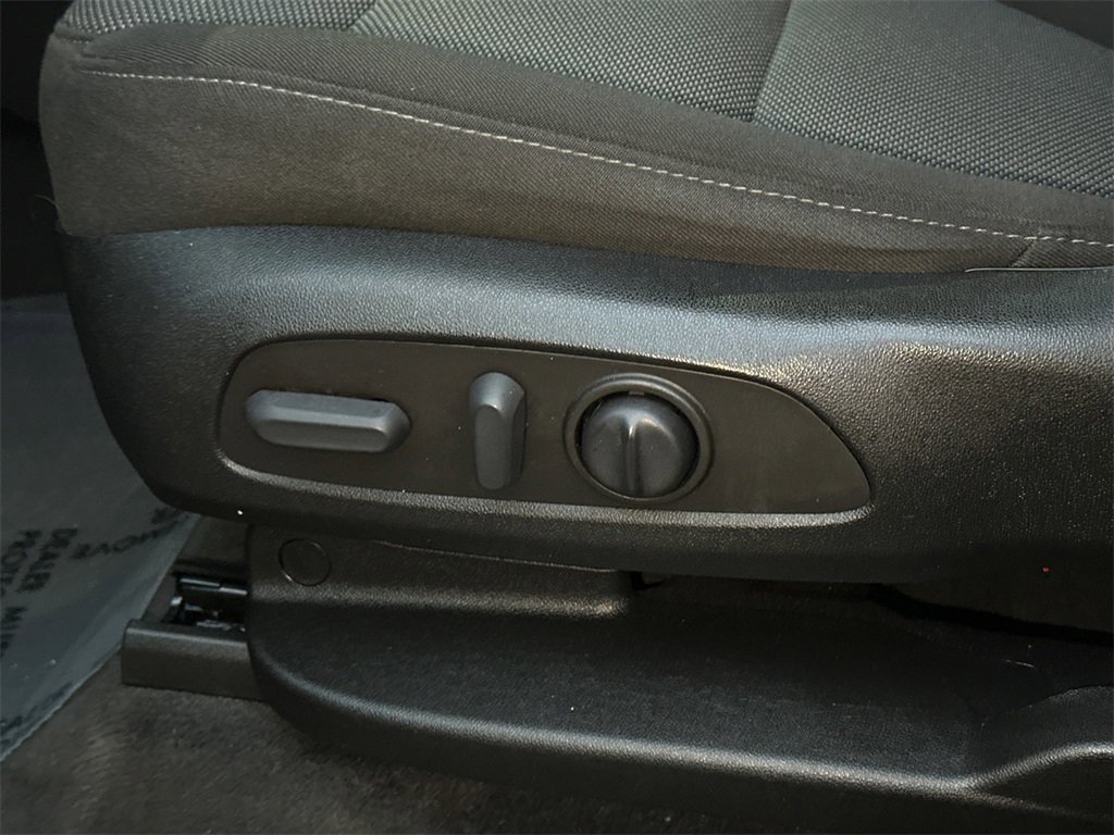 Used 2022 Chevrolet Traverse LT w/ Midnight/Sport Edition image 23