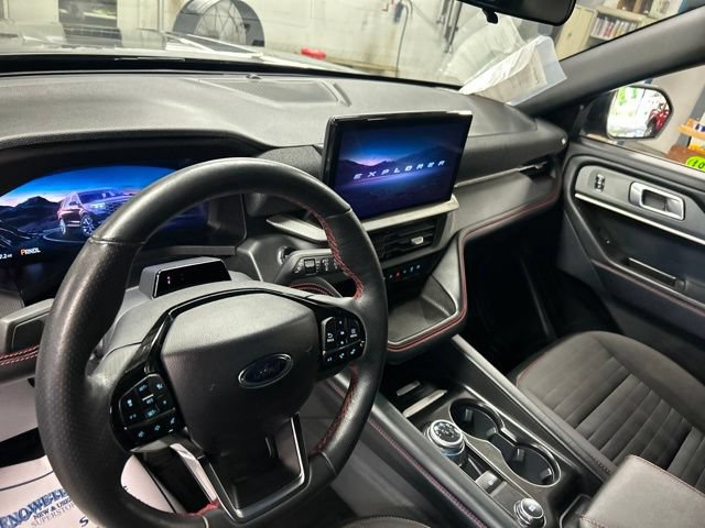 Used 2025 Ford Explorer ST-Line w/ ST-Line Street Pack AWD/4WD image 14