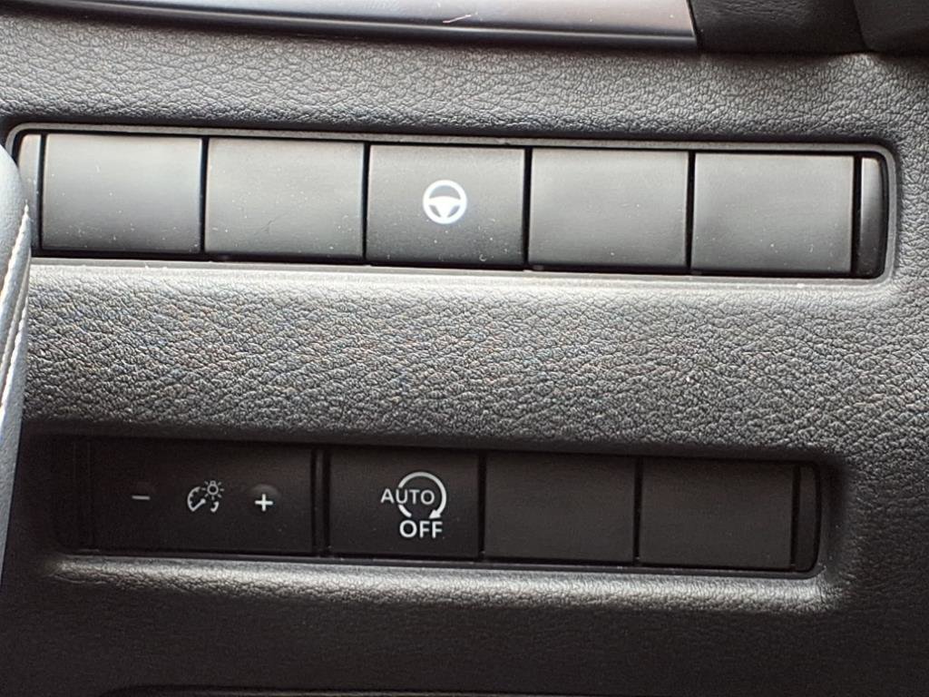 Used 2023 Nissan Rogue SV image 24