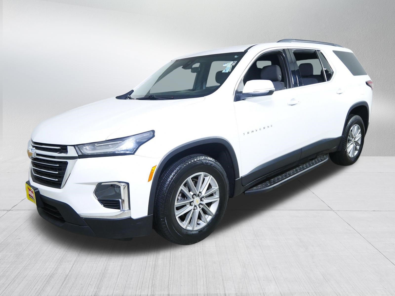 Used 2023 Chevrolet Traverse LT FWD image 3