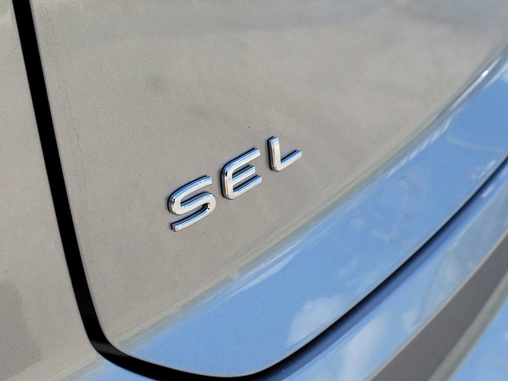 Used 2024 Volkswagen Atlas Cross Sport SEL R-Line AWD/4WD image 5