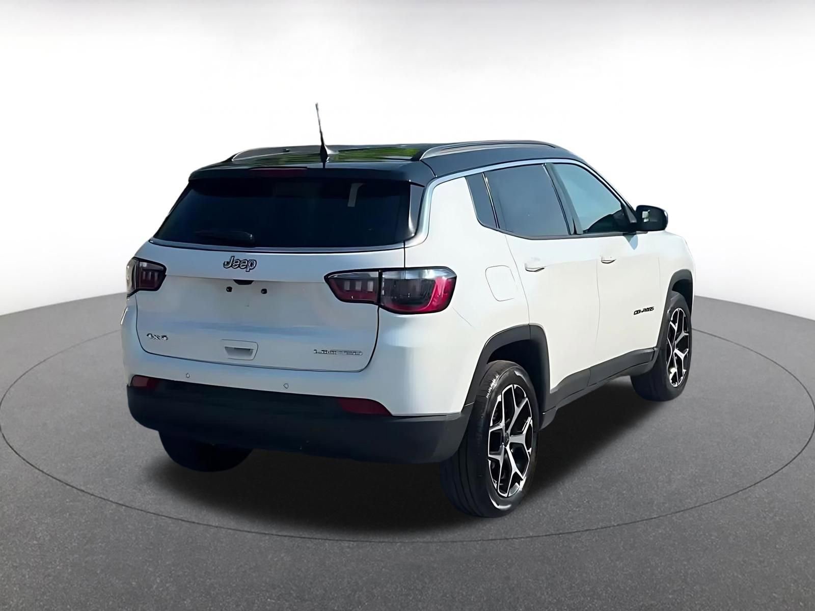 Used 2025 Jeep Compass Limited AWD/4WD image 14