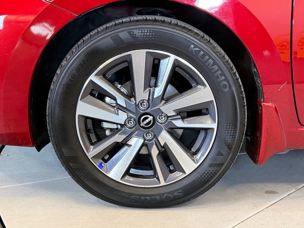 Used 2024 Nissan Versa SV w/ Trunk Package image 22