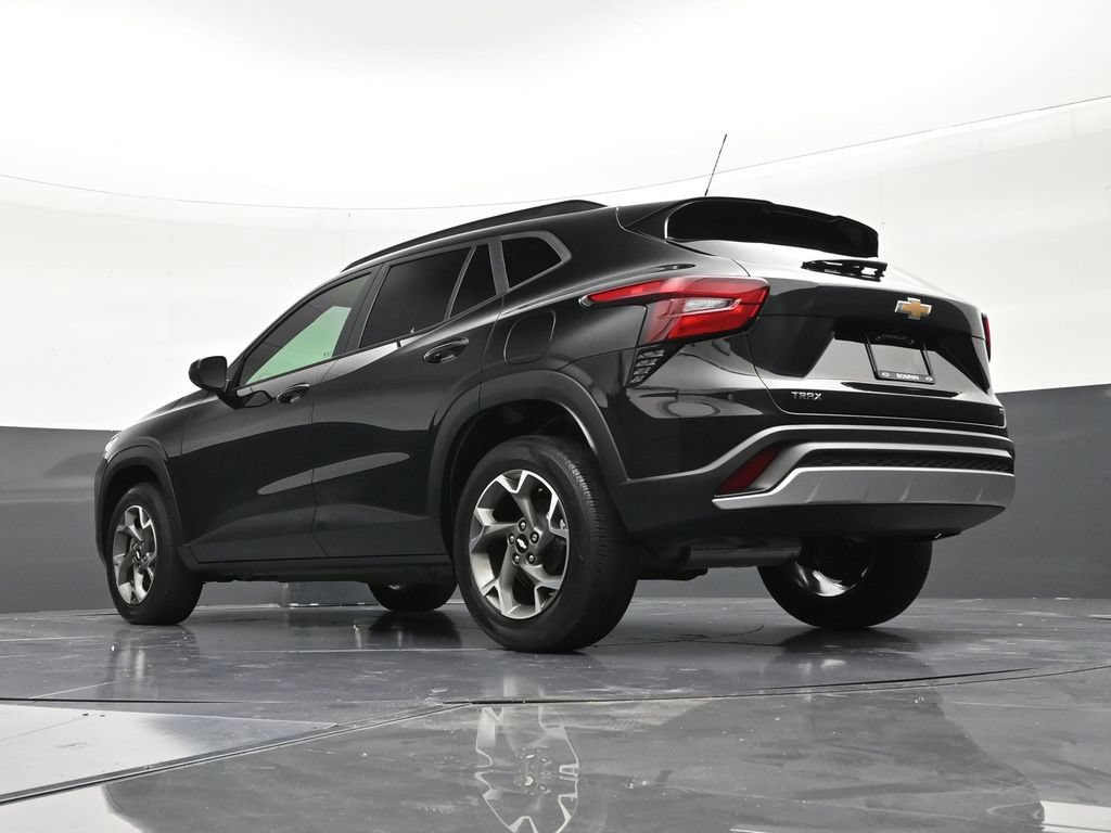 Used 2024 Chevrolet Trax LT FWD image 19