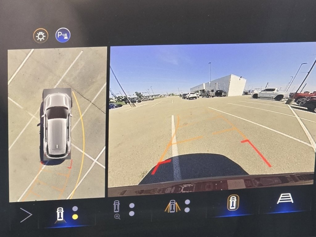 New 2026 Chevrolet Equinox LT w/ Convenience Package II AWD/4WD image 4
