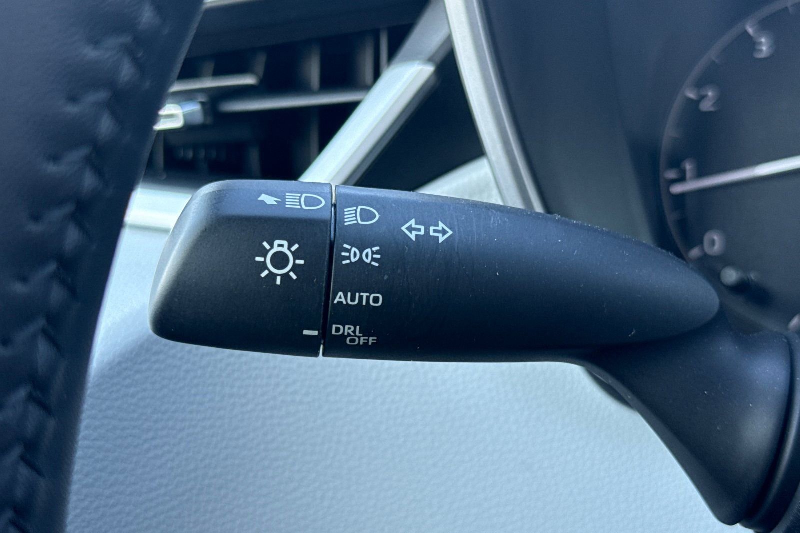 Used 2025 Toyota Corolla SE image 35