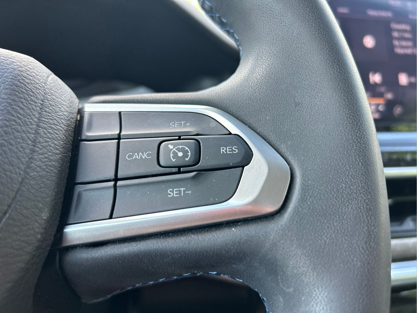 Used 2022 Jeep Compass Latitude AWD/4WD image 15