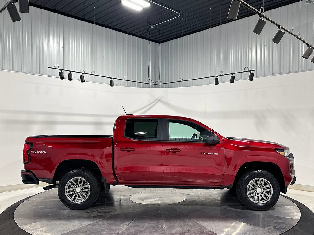 Used 2024 Chevrolet Colorado LT w/ LT Convenience Package AWD/4WD image 10