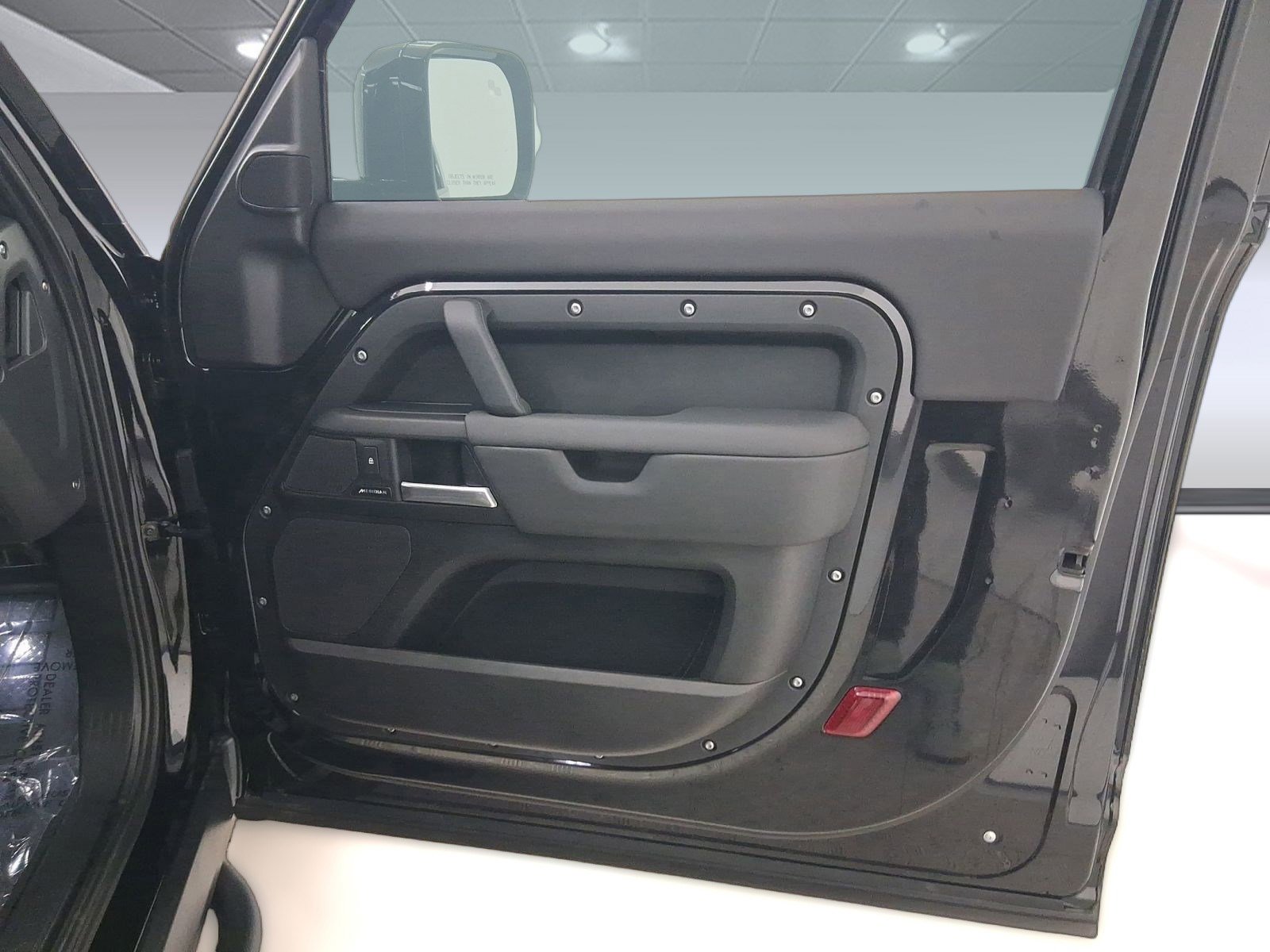 Used 2025 Land Rover Defender 90 S image 29