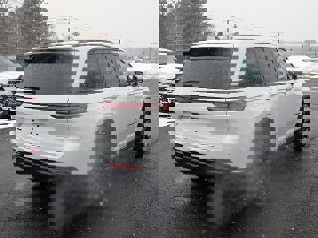 Certified 2023 Jeep Grand Cherokee Altitude image 5