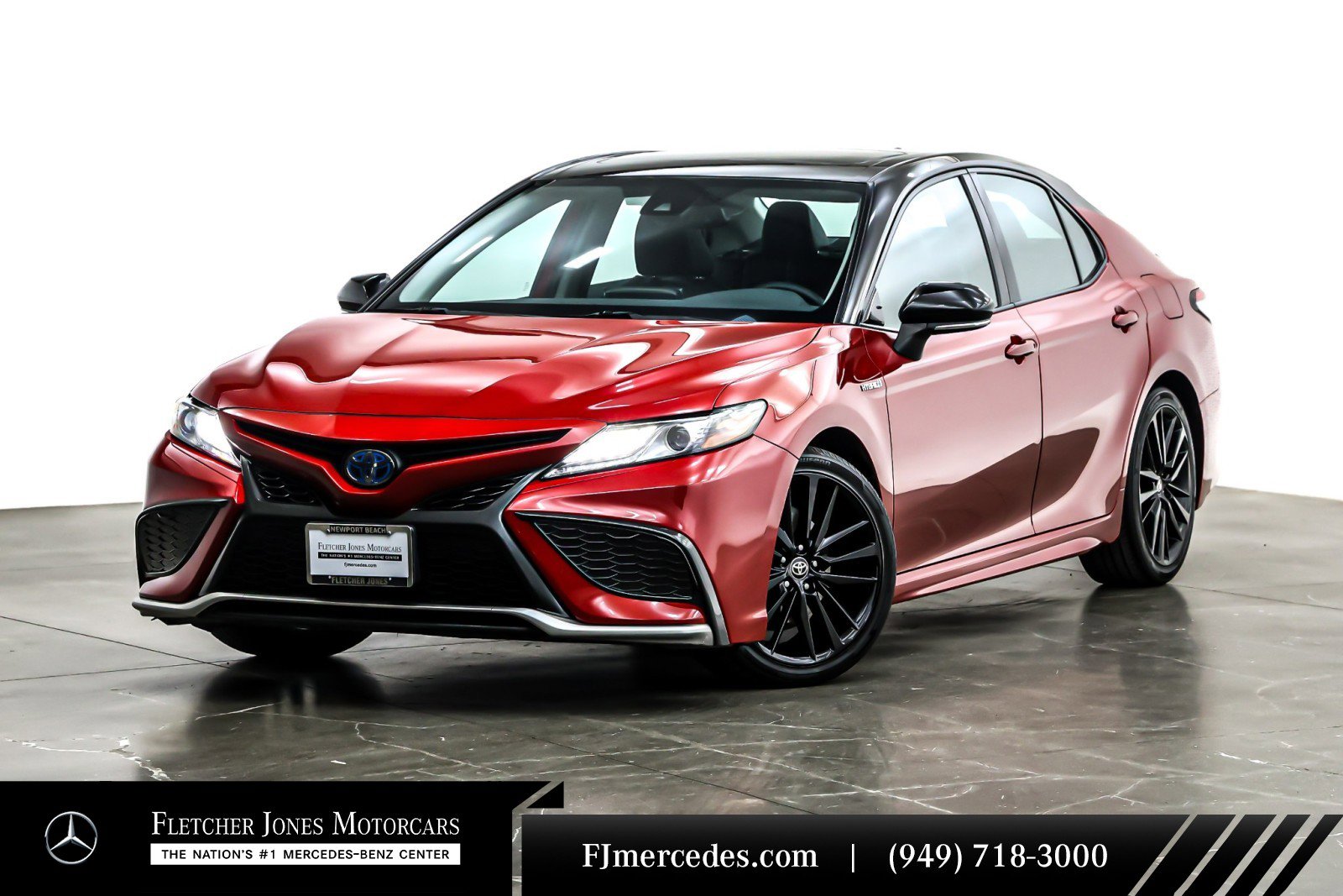 Used 2021 Toyota Camry XSE image 1