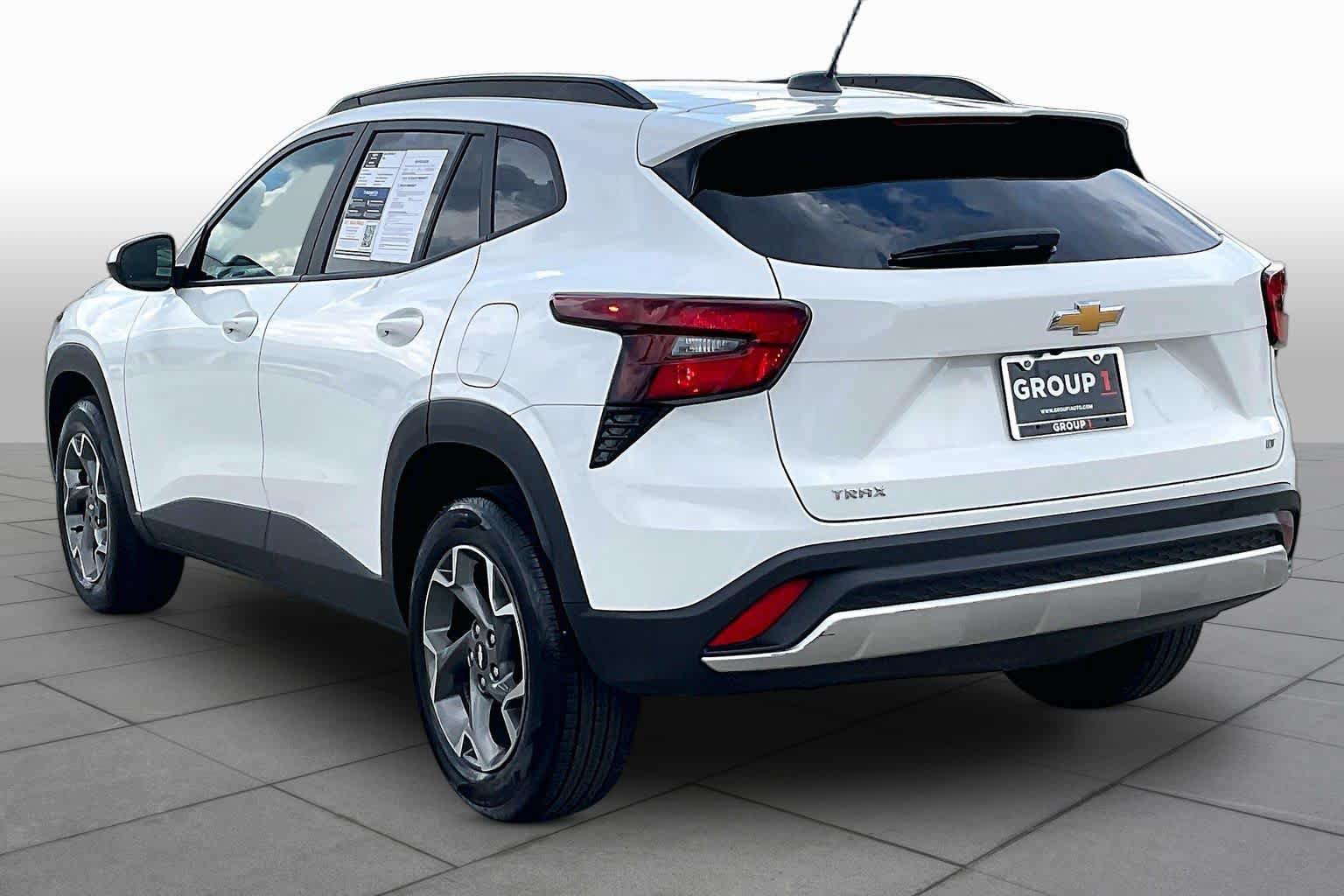 Used 2025 Chevrolet Trax LT w/ LT Convenience Package FWD image 12