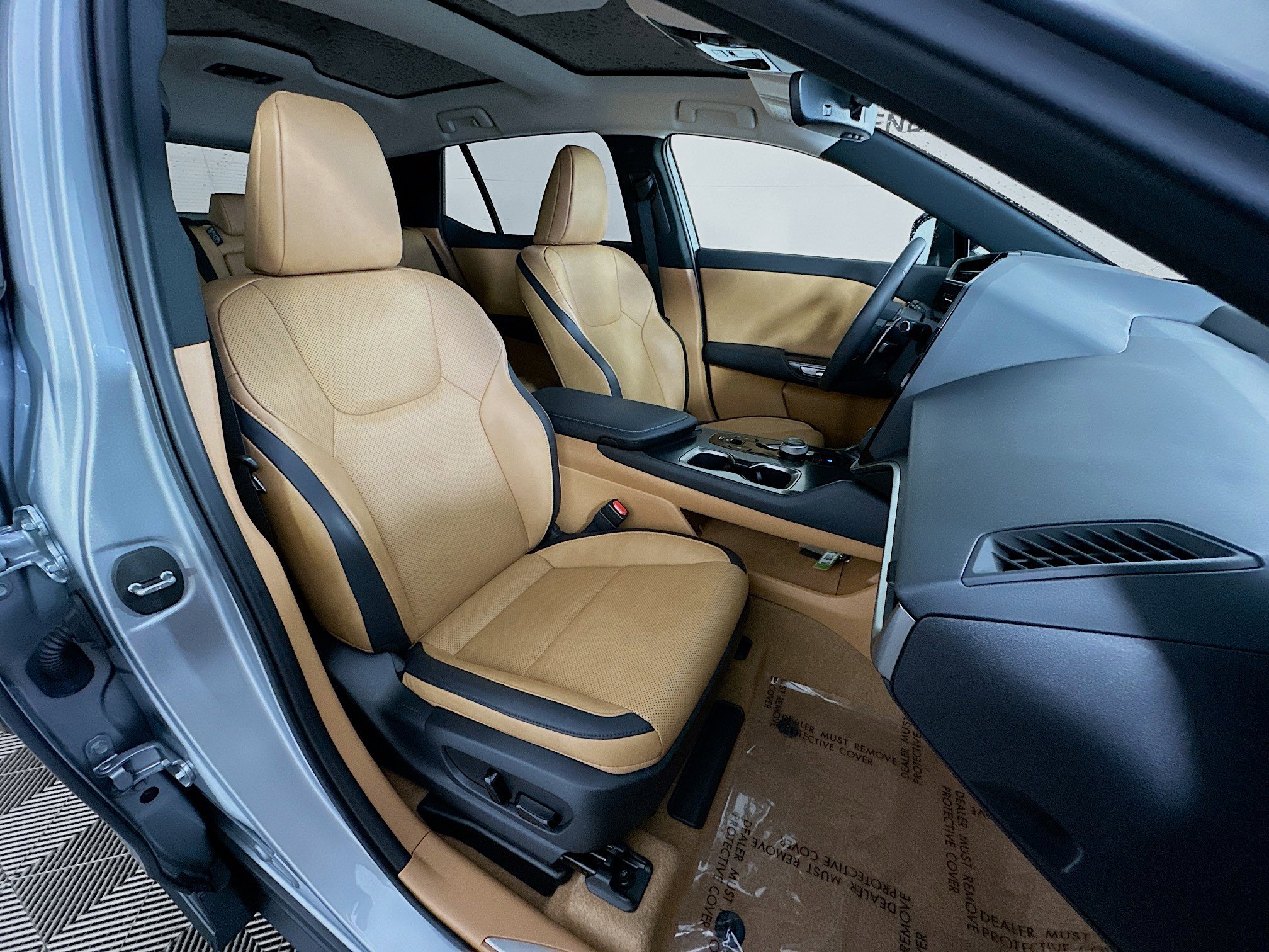 Used 2024 Lexus RZ 300e Premium w/ Accessory Package (Z1) image 28