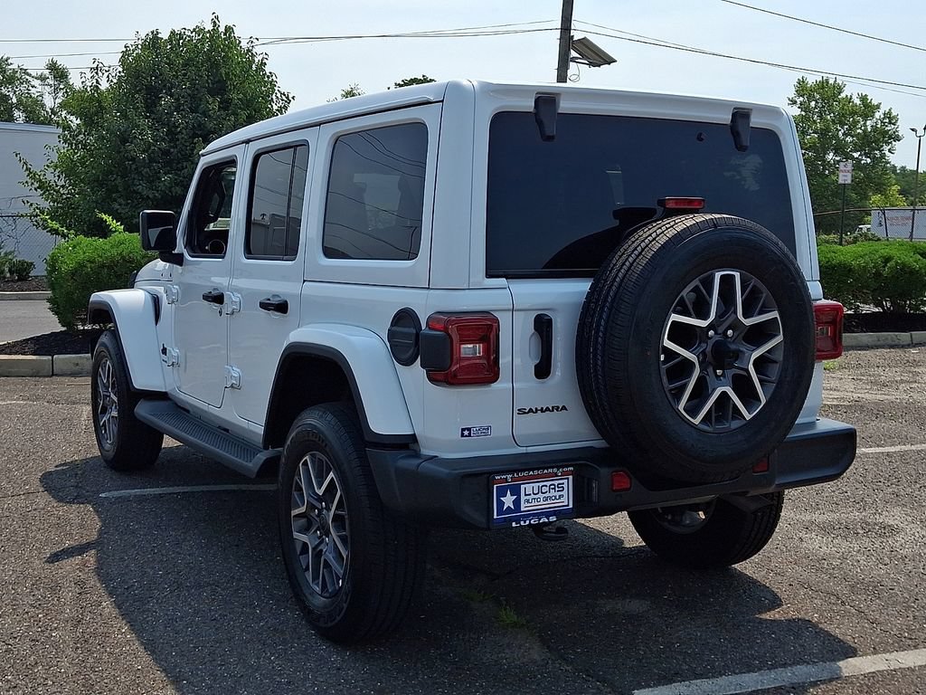 Used 2025 Jeep Wrangler Unlimited Sahara AWD/4WD image 9