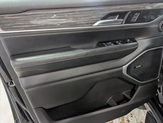 Certified 2022 Jeep Wagoneer Series II w/ Rear Seat Video Group 1 AWD/4WD image 12