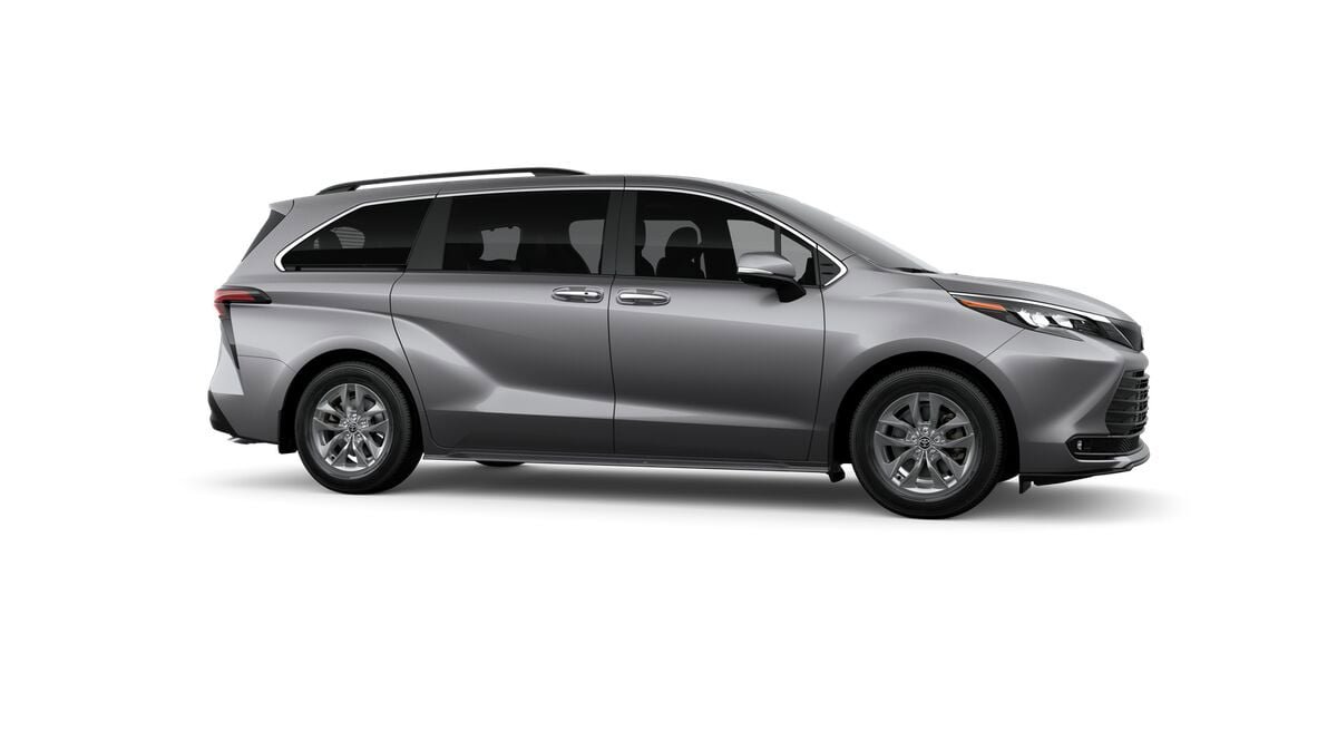 New 2026 Toyota Sienna XLE FWD image 13