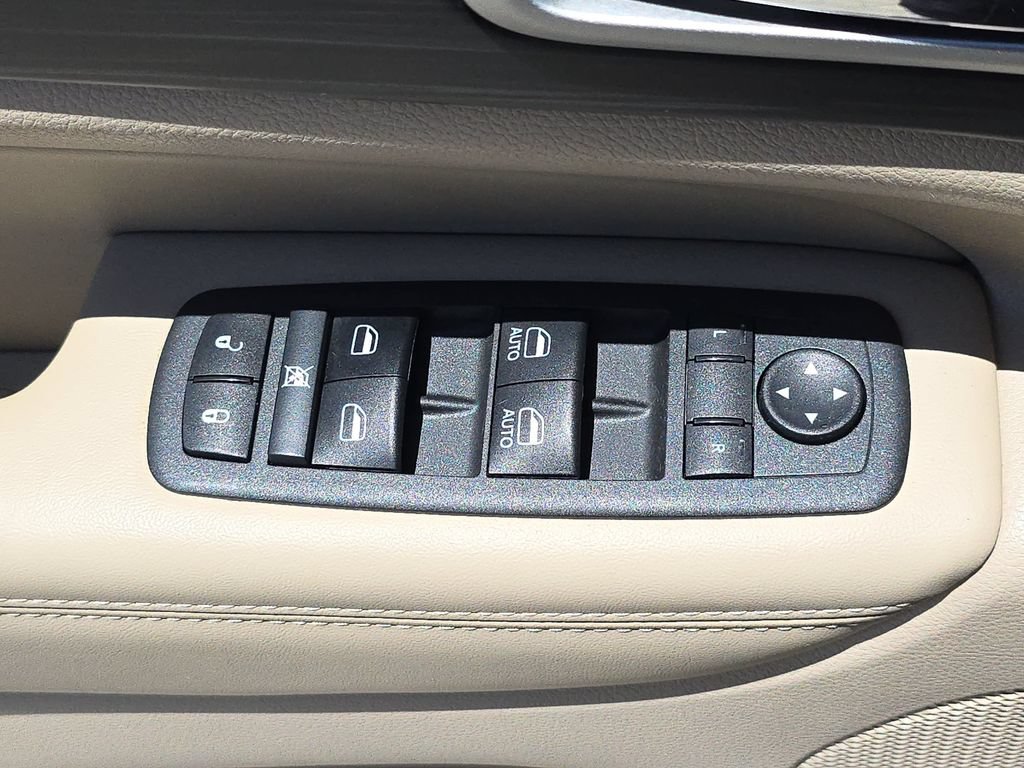 Used 2022 Jeep Grand Cherokee Laredo E w/ Security & Convenience Group AWD/4WD image 22