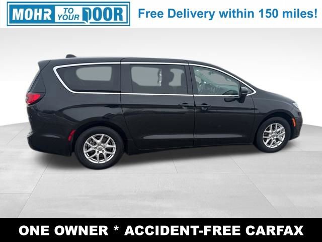 Used 2024 Chrysler Pacifica Touring-L image 6