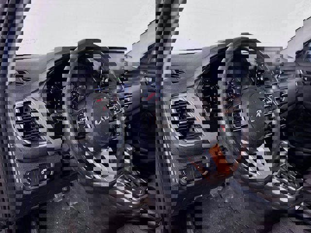 Used 2023 Kia Seltos LX image 9