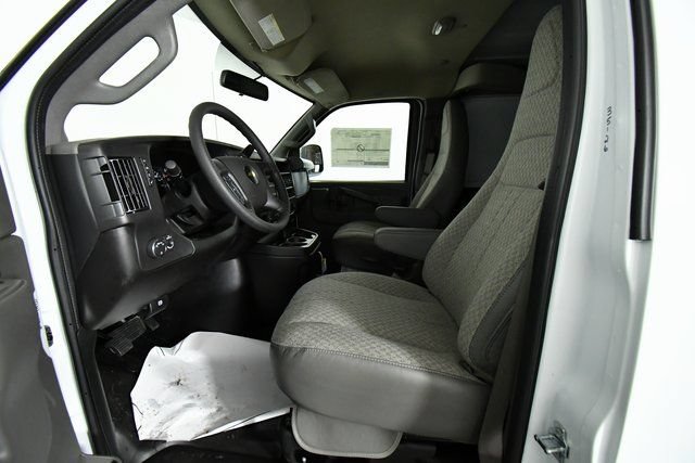 New 2025 Chevrolet Express 3500 Extended RWD image 5