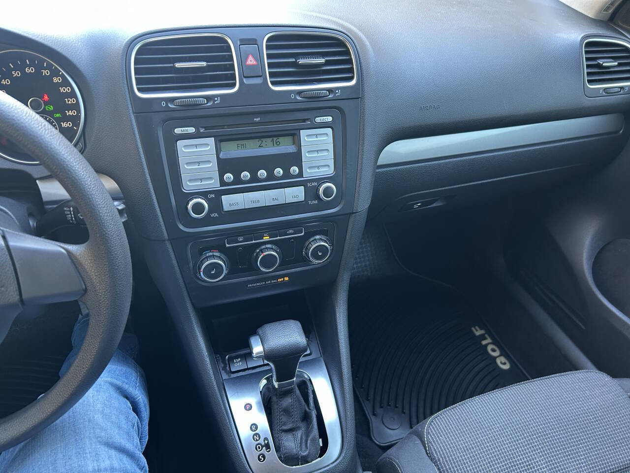 Used 2010 Volkswagen Golf 2-Door image 14