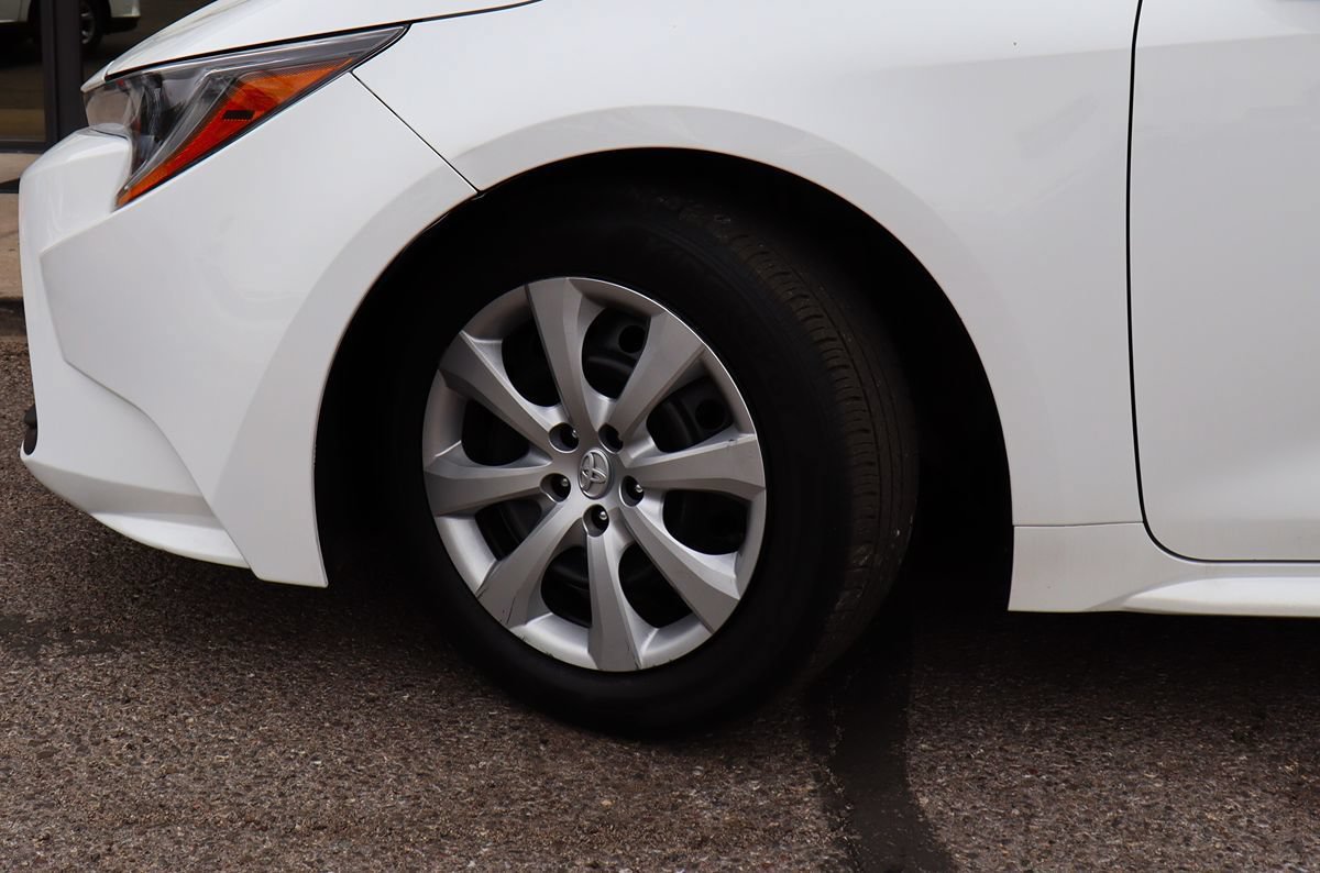 Used 2023 Toyota Corolla LE FWD image 5