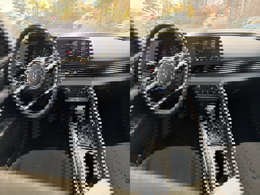 Certified 2022 Hyundai Elantra SEL image 16