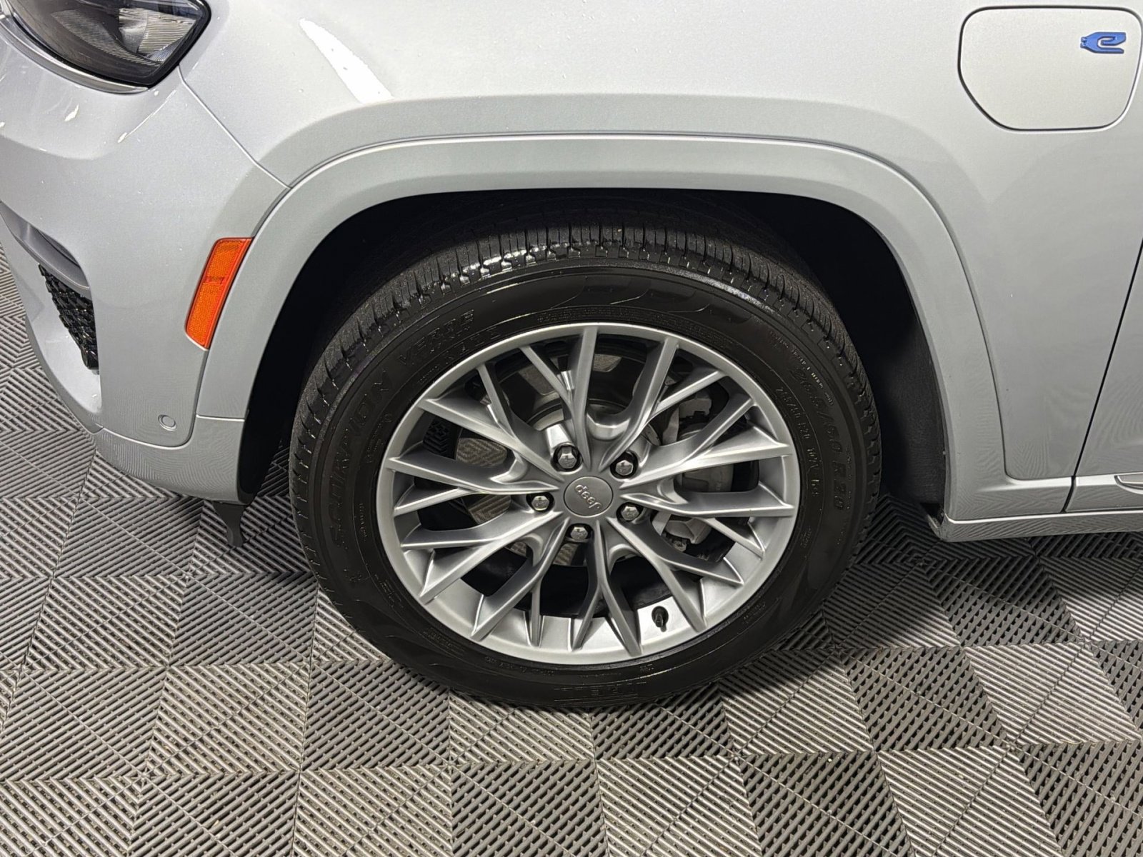 Used 2023 Jeep Grand Cherokee Summit image 12