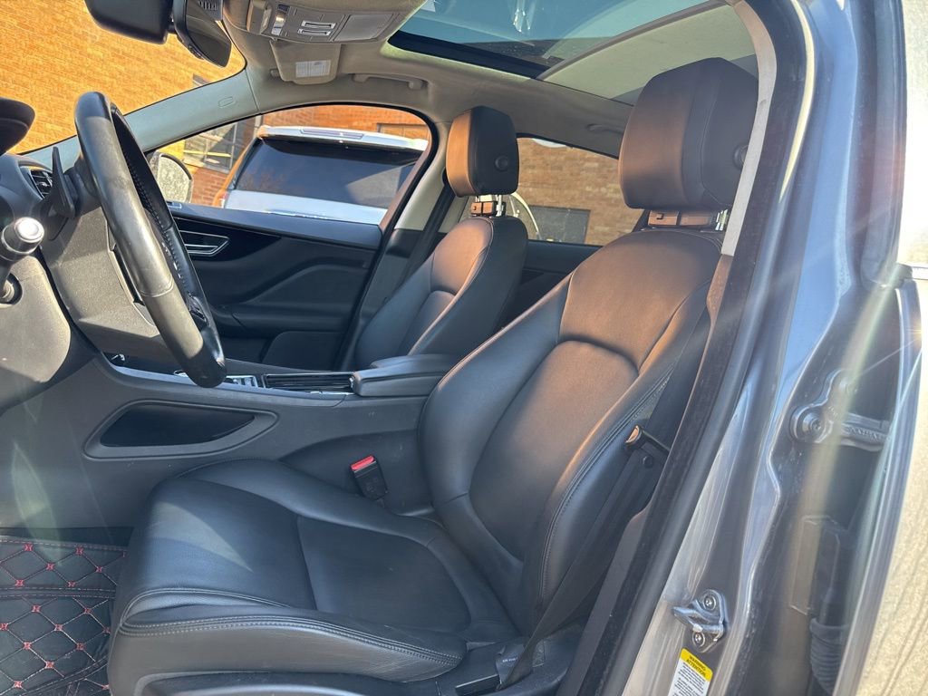 Used 2020 Jaguar F-PACE Premium image 5
