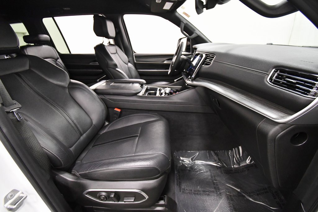 Used 2024 Jeep Wagoneer L Series II w/ Flexible Seating Group image 18