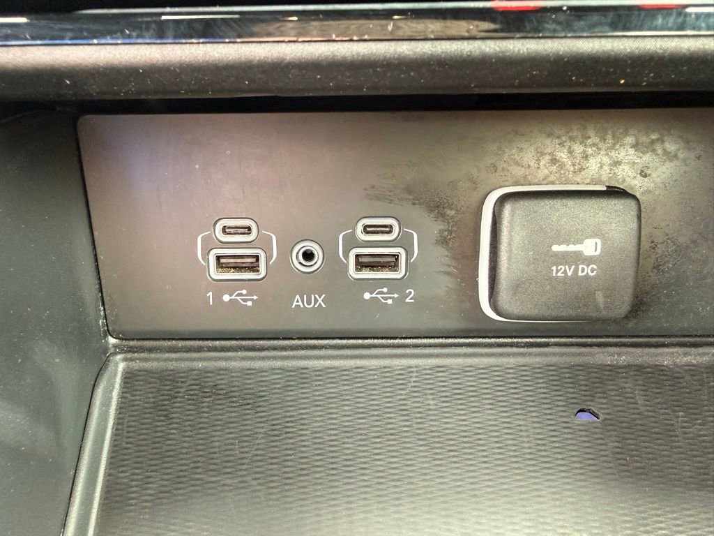 Used 2024 Jeep Grand Cherokee L Limited w/ Luxury Tech Group II AWD/4WD image 3