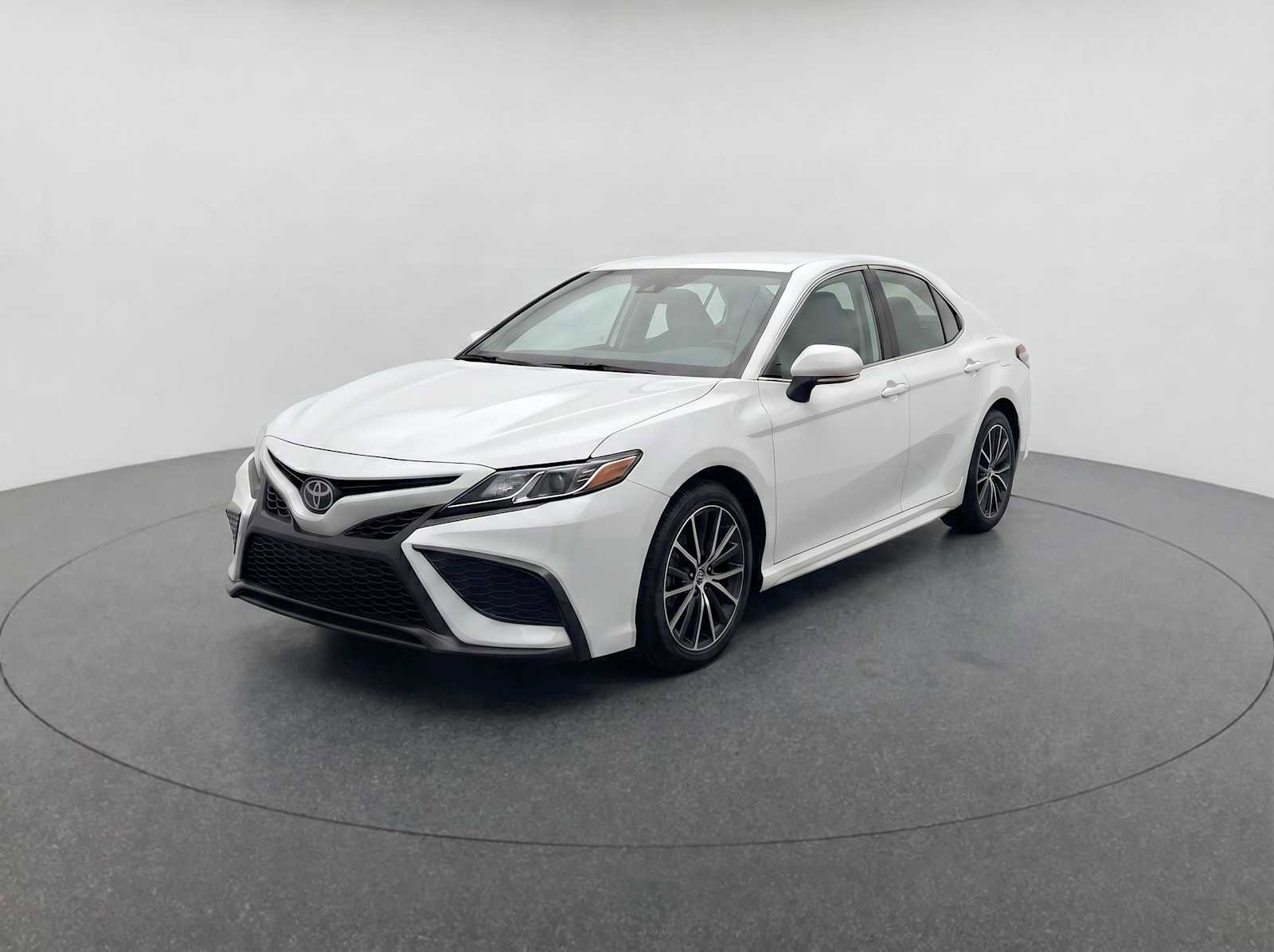Used 2024 Toyota Camry SE w/ Cold Weather Package AWD/4WD video 1