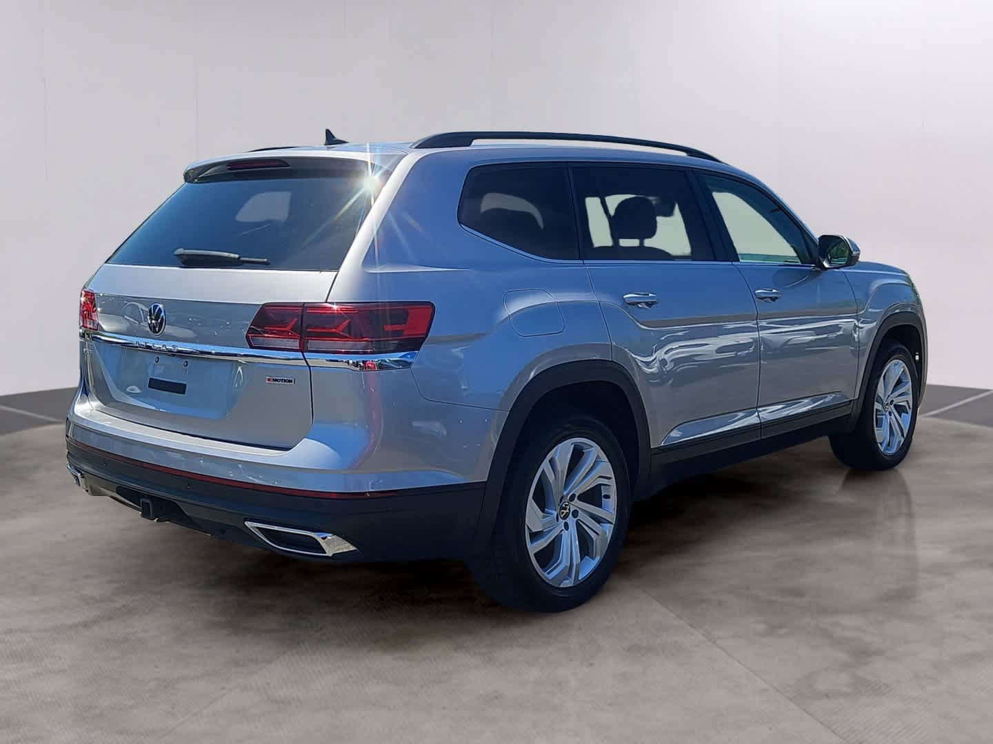 Used 2021 Volkswagen Atlas SE w/ Panoramic Sunroof Package AWD/4WD image 3