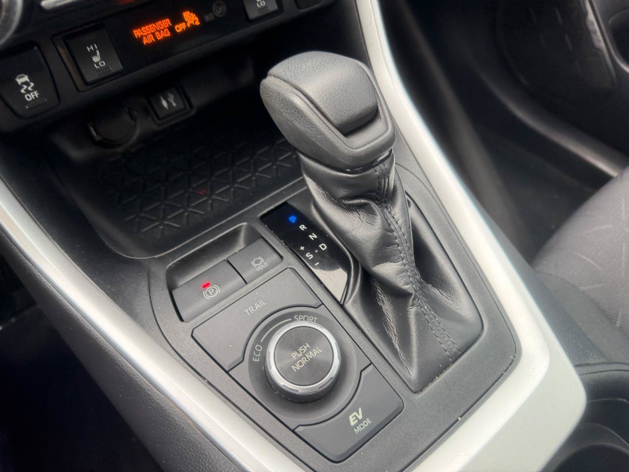 Used 2019 Toyota RAV4 XLE AWD/4WD image 15