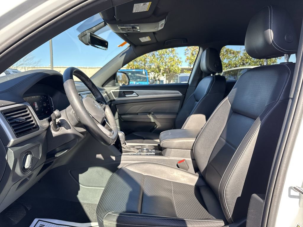 Used 2022 Volkswagen Atlas Cross Sport SE image 11