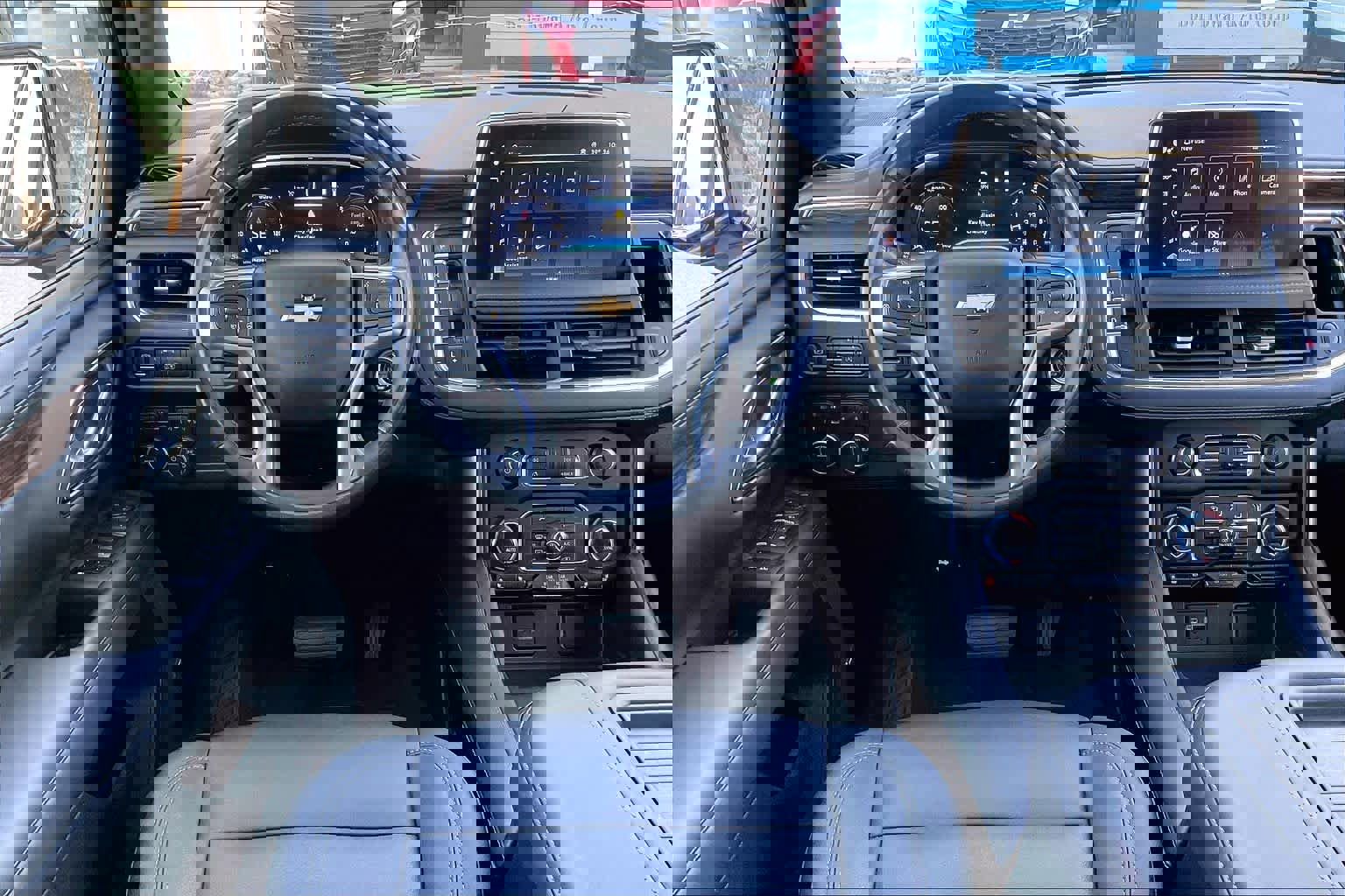 Used 2023 Chevrolet Suburban LT w/ Luxury Package image 5