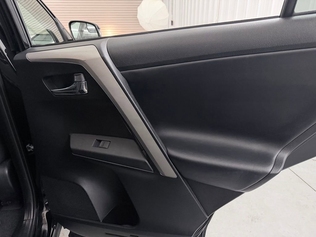 Used 2016 Toyota RAV4 XLE FWD image 33
