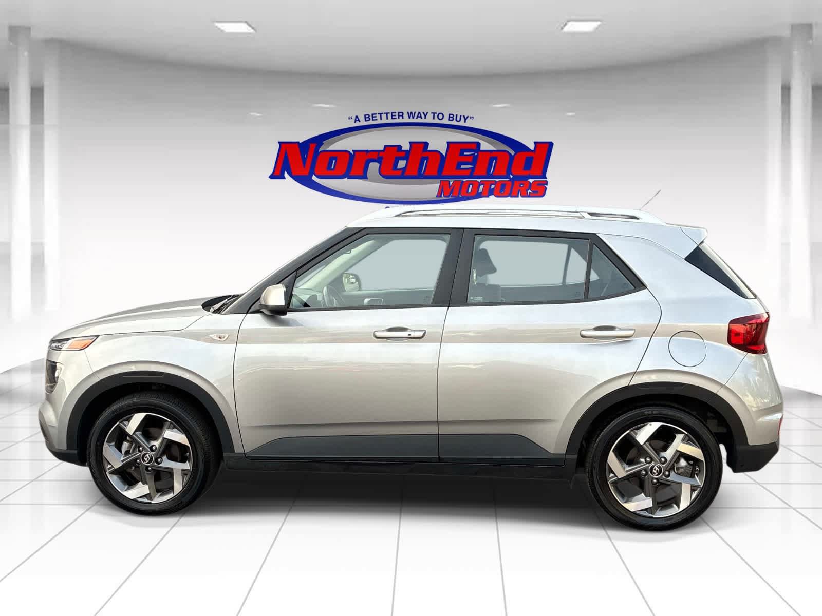 Used 2025 Hyundai Venue SEL FWD image 4