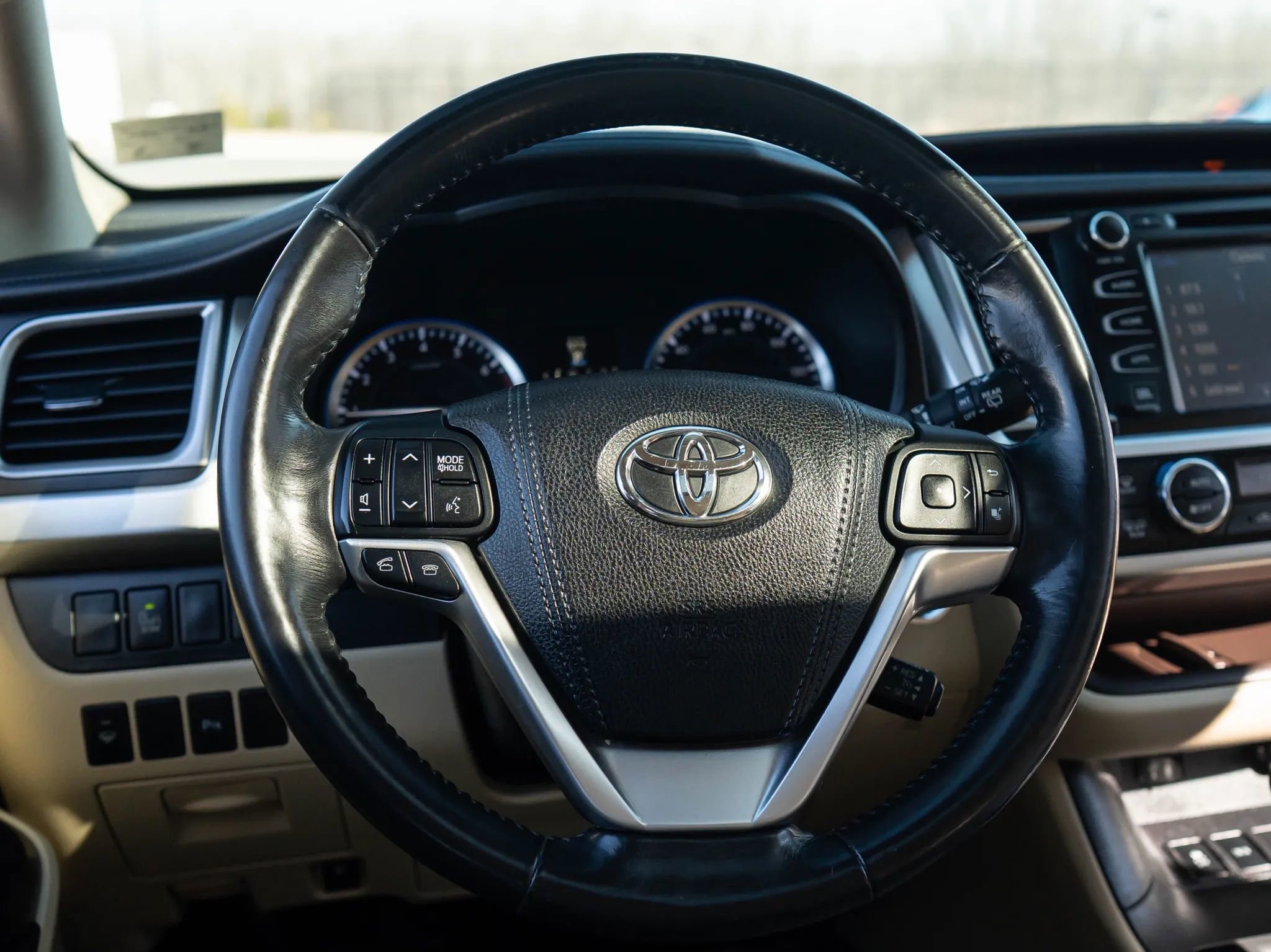 Used 2015 Toyota Highlander Limited image 35