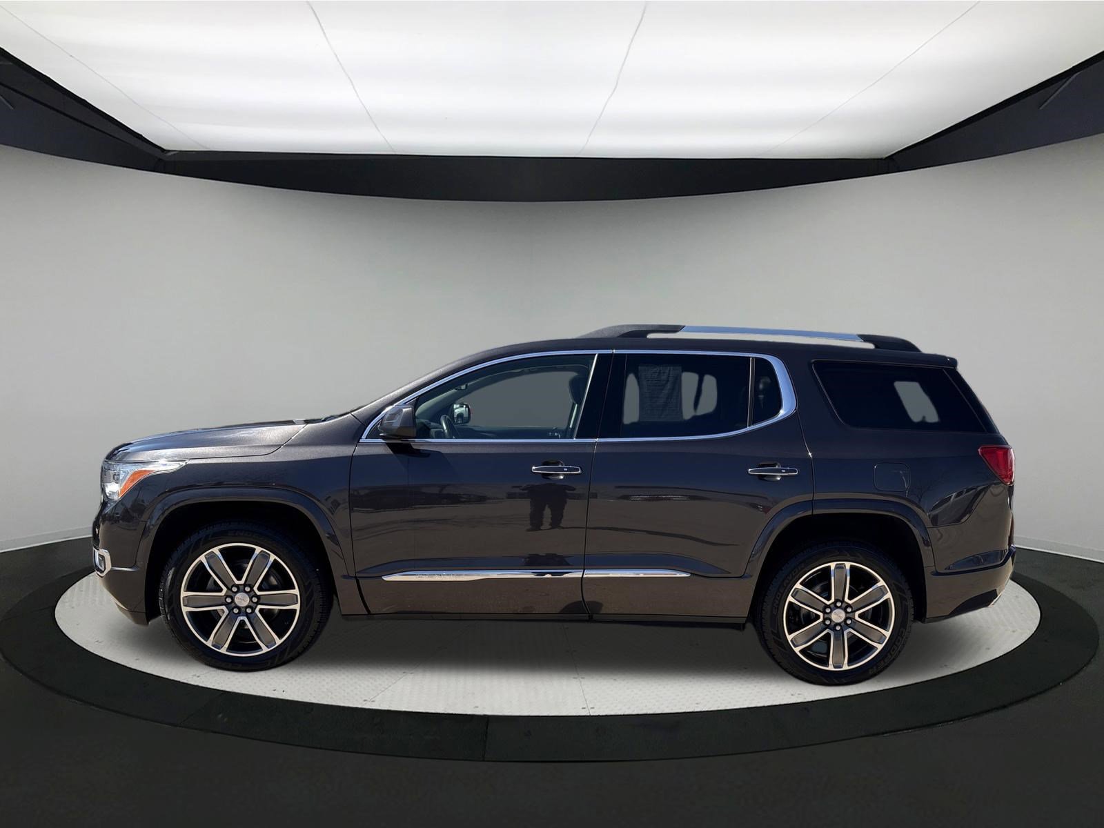 Used 2018 GMC Acadia Denali w/ Technology Package image 2