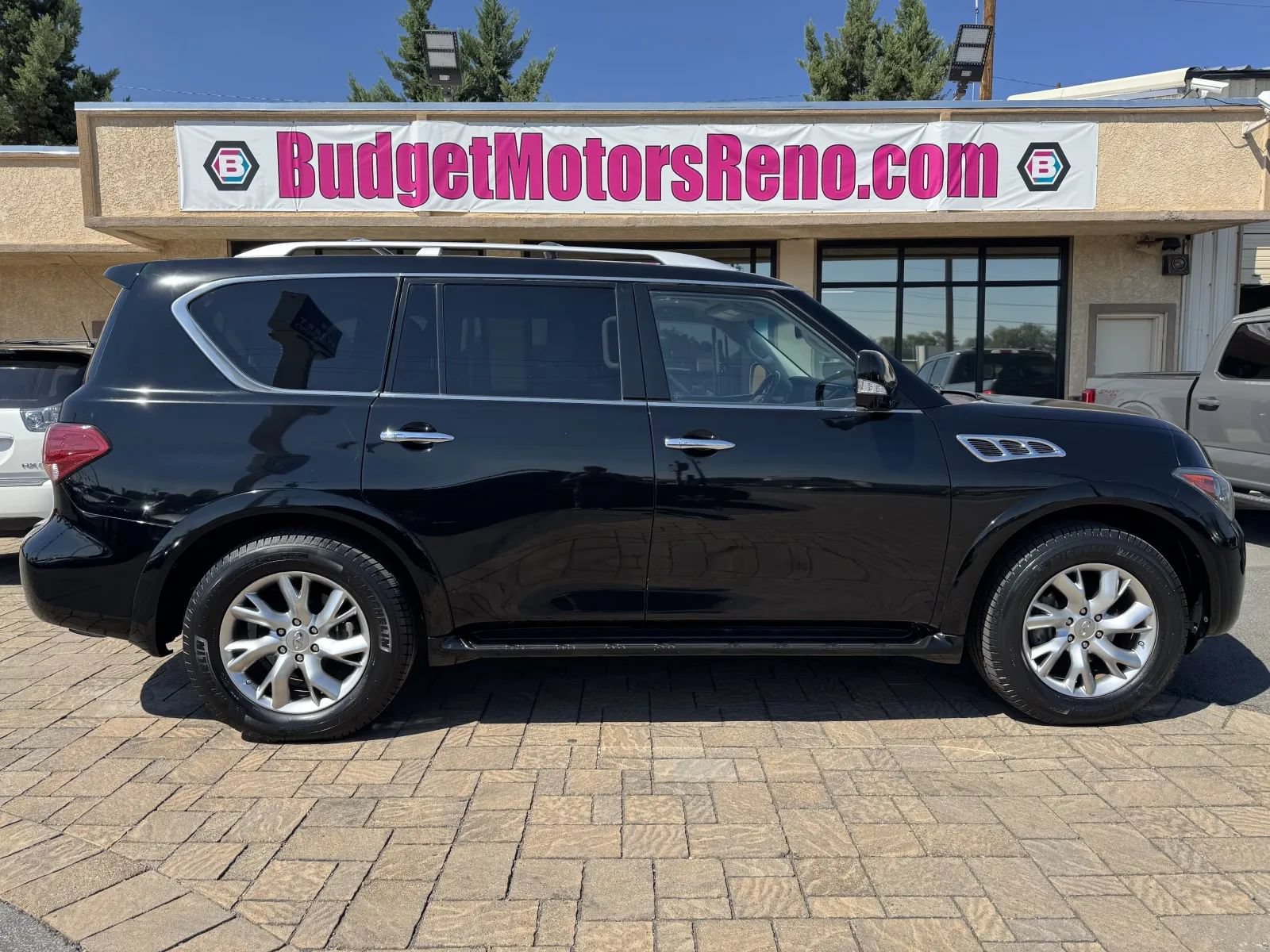 Used 2012 INFINITI QX56 4WD w/ Theater Pkg image 1